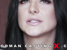 Сисястая брюнетка с тату на всём теле отпердолена на порно кастинге