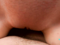 Страстная русская девка с большой грудью громко кричит во время ебли