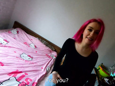 Русская вебкам модель сосала хуй на улице и трахалась с парнем в доме