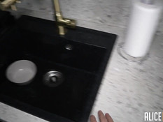 Горячую светловолосую красотку отодрали в письку и заполнили спермой