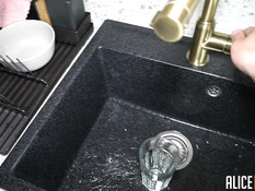 Горячую светловолосую красотку отодрали в письку и заполнили спермой