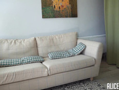 Молодая светловолосая эскортница с большой грудью отсосала у клиента