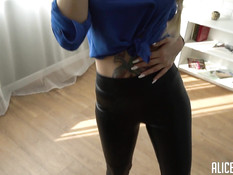 Красивая блондинка с косой делает глубокий минет и трахается с парнем