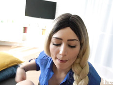 Красивая блондинка с косой делает глубокий минет и трахается с парнем