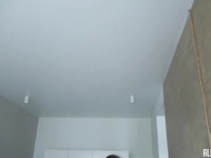 Голубоглазая блондиночка с тату на животе оттрахана и залита спермой