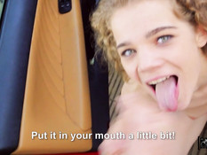 Развратная светловолосая автостопщица ебётся с водителем на тротуаре