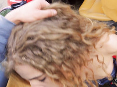 Развратная светловолосая автостопщица ебётся с водителем на тротуаре