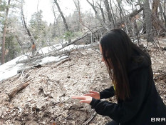 Две сисястые зрелые дамы на кровати бешено ебутся с двумя мужчинами