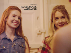 Паренёк отодрал на кровати и обкончал двух стройных русских девчонок