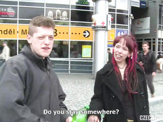 Две молодые чешские пары занимались свинг сексом на полу в квартире