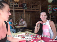 После минета парень оттрахал и забрызгал спермой трёх девок свингерш