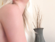 Седовласый мужик отпердолил во все щели худую светловолосую девчонку