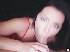 Молодая ненасытная шатенка отпердолена в анал и доведена до сквирта