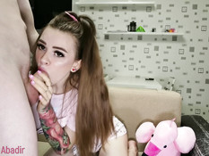 Милую русскую девку с татушками на руках оттрахали раком и обкончали