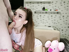 Милую русскую девку с татушками на руках оттрахали раком и обкончали