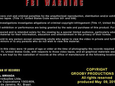 Мускулистый латинский транс с большой грудью мастурбирует свой член