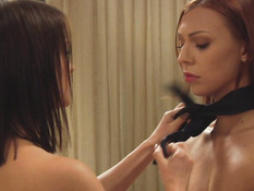 После порки юные секс рабыни занялись лесбийским сексом с госпожами