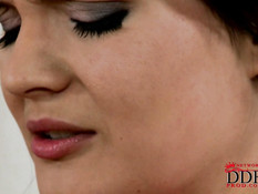 Грудастая госпожа в латексе отшлёпала сиськастую беременную брюнетку