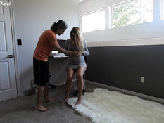 Он вошёл в комнату и оттрахал на полу грудастую беременную блондинку