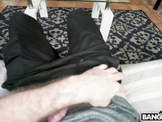 Белый мужик отодрал молодую темнокожую домработницу с большой грудью