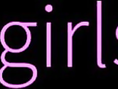 Студент отымел в киску молодую мулатку и темноволосую белую девчонку