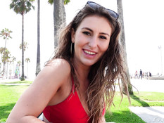 Небритый парень дал девчонке отсосать член и отымел её во все дырки