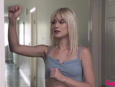 Страстный групповой секс на кровати зрелой пары с молодой парочкой