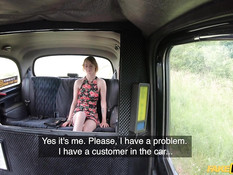 Водитель такси оттрахал в машине молодую грудастую рыжую пассажирку