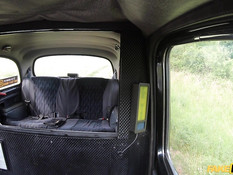 Водитель такси оттрахал в машине молодую грудастую рыжую пассажирку