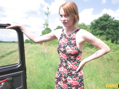 Водитель такси оттрахал в машине молодую грудастую рыжую пассажирку