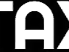 Пышногрудая тёлка с тату ебётся с водителем такси на заднем сиденье