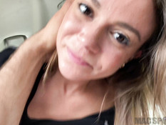 Водитель отодрал в автомобиле сисястую блондинку и кончил в её киску