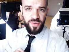 Бородач отымел в киску и анус тощую русскую девку с тёмными волосами