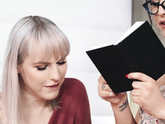 Темноволосый транс с тату и пирсингом отодрал в анус худого блондина