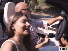 Лысый мужик отодрал молодую украинскую шатенку в бритую киску и анус