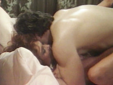 Кудрявая рыжеволосая дамочка в корсете ебётся с молодым любовничком