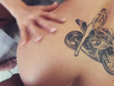 Молодая шатенка и блондинка устроили свинг групповуху с двумя парнями