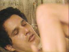 Перевозбуждённая блондинка на кровати ебёт любовника в позе наездницы