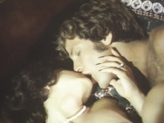 Мужчина отлизал у брюнетки волосатую пизду и засадил в неё свой член