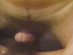 Знойная брюнетка с азиатской внешностью оттрахана в волосатую пизду