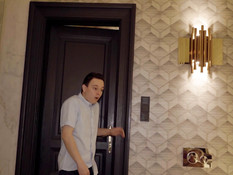 Две блондинки занимались лесби сексом и ебались с молодым пареньком