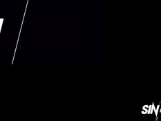 Горячая шатенка и знойная брюнетка отпердолены в анал двумя мужиками