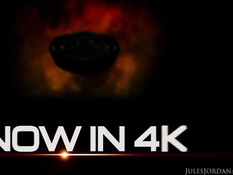 Мужчина с бородой оттрахал в киску и анус девчонку в красных чулках