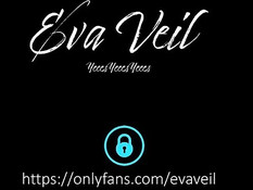 После анального секса попа молодой сисястой блондинки залита спермой