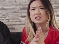 Молодая азиатка и худая зрелая женщина ебутся со своими бойфрендами