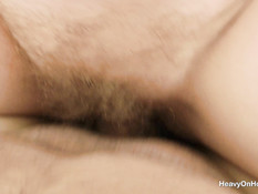 Мужик отодрал молодую беременную блондинку и обкончал большой живот