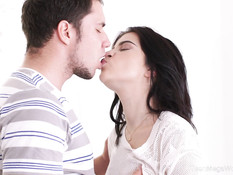 Отлизал пизду у юной украинской брюнетки и отодрал её в разных позах