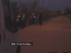 Сиськастая девка с пышными формами ебётся с мужиком в микроавтобусе