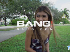 Парень с бородой отымел худую азиатскую деваху в кустах и в квартире