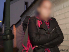 Мужчина отымел в микроавтобусе и обкончал молодую сиськастую шалаву